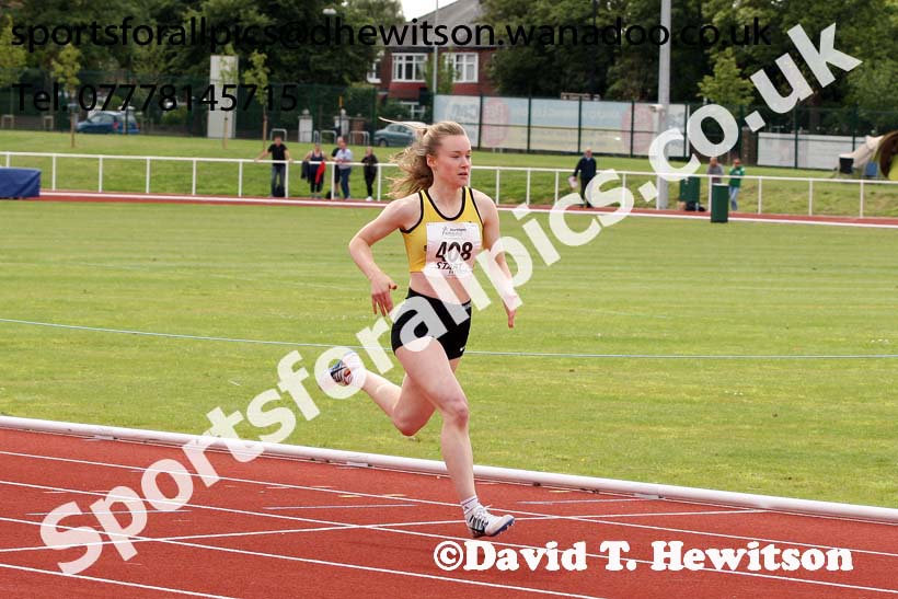 Womens under-17s 300 metres, Northern Under-13s, U-15s and 17s Championships. Photo: David T. Hewitson/Sports for All Pics